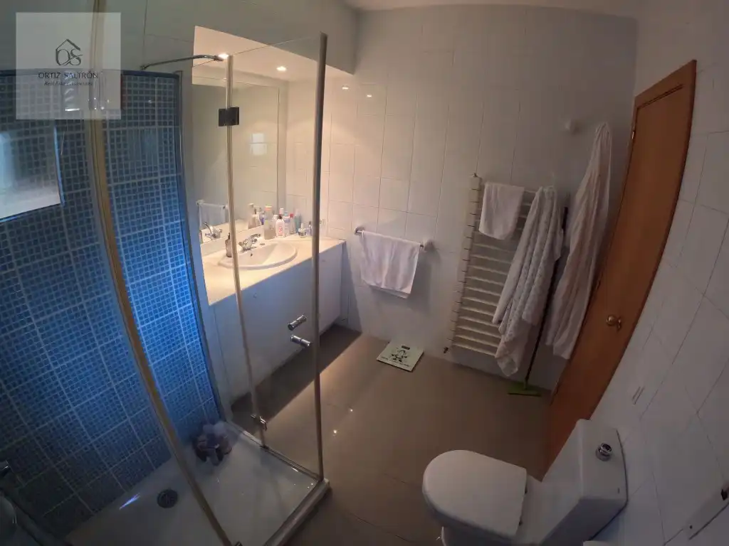 Bany de Casa o xalet en venda en Mejorada del Campo amb Aire condicionat i Piscina