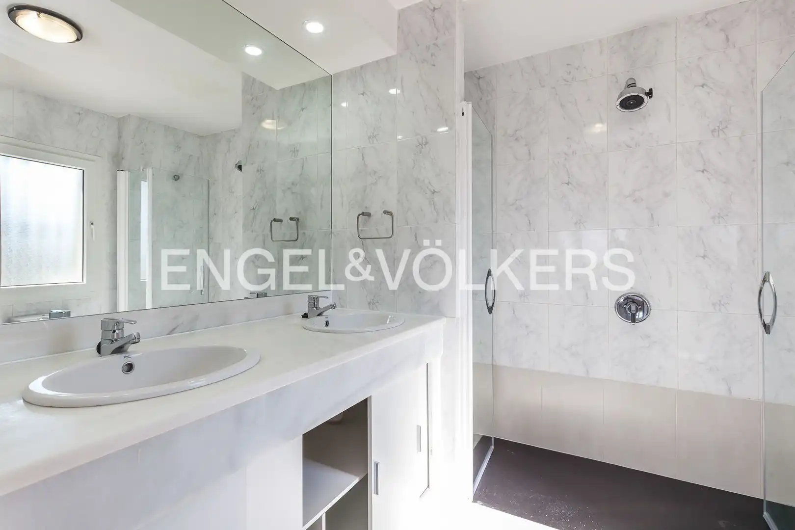 Bathroom of Houses for rent in Madrid  with Air Conditioner, Heating and Private garden
