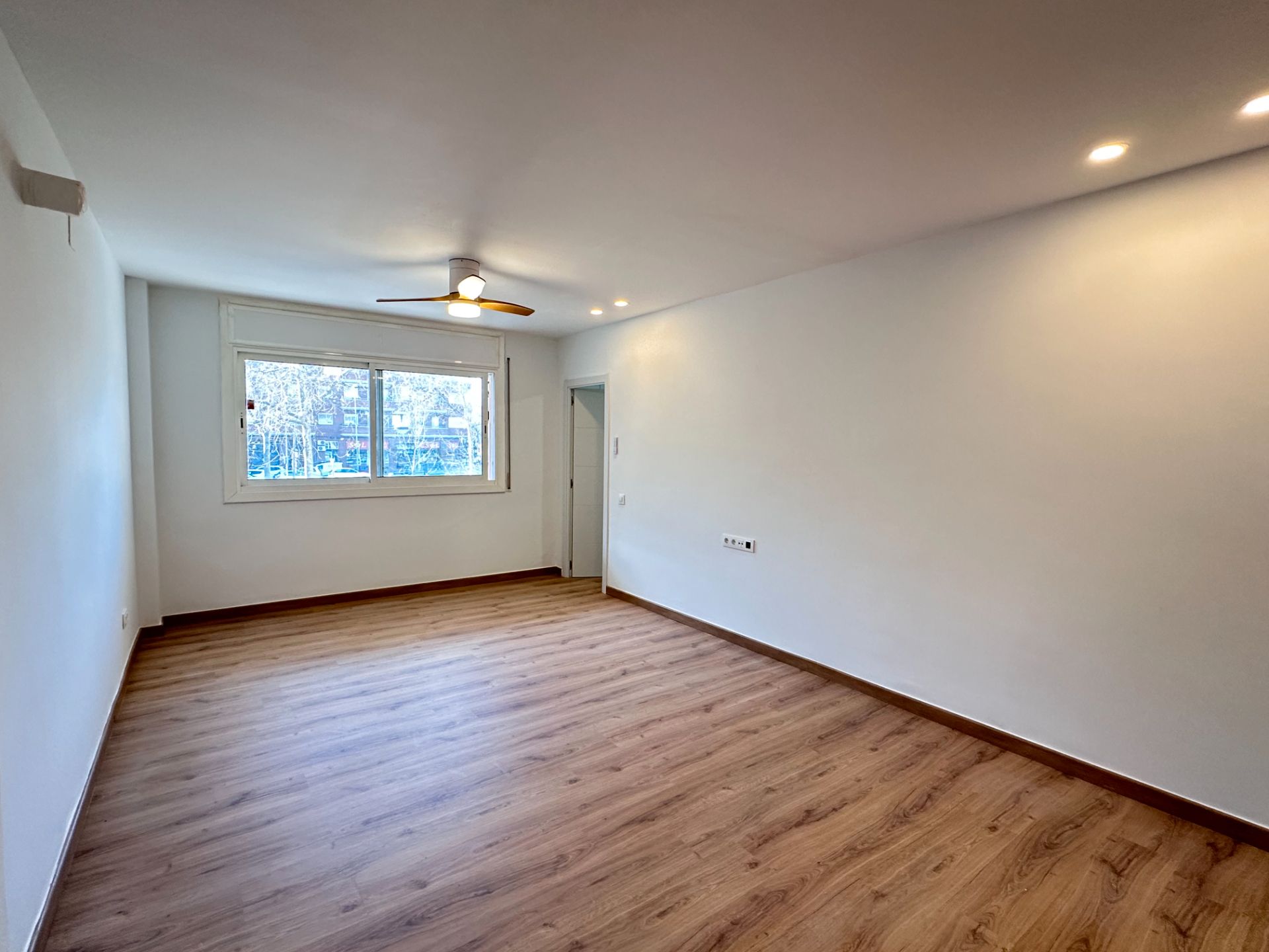 Sala d'estar de Pis en venda en Badalona amb Parquet, Forn i Alarma