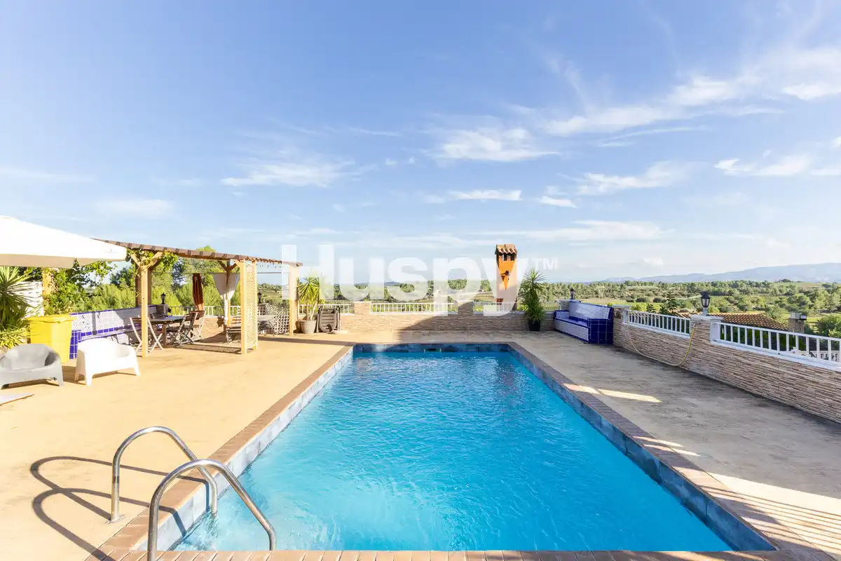 Casa con balcón en venta en Carrer del Mar Cantabrico