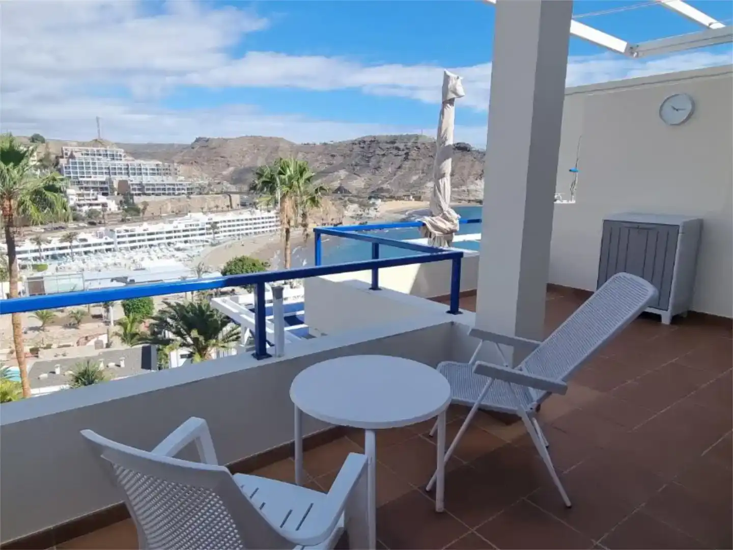 Terrasse von Wohnung zur Miete in Mogán mit Klimaanlage, Privatgarten und Schwimmbad