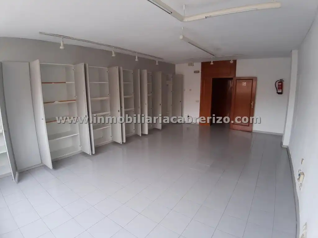 Ufficio con ascensore in vendita a Calle General Vara de Rey 41