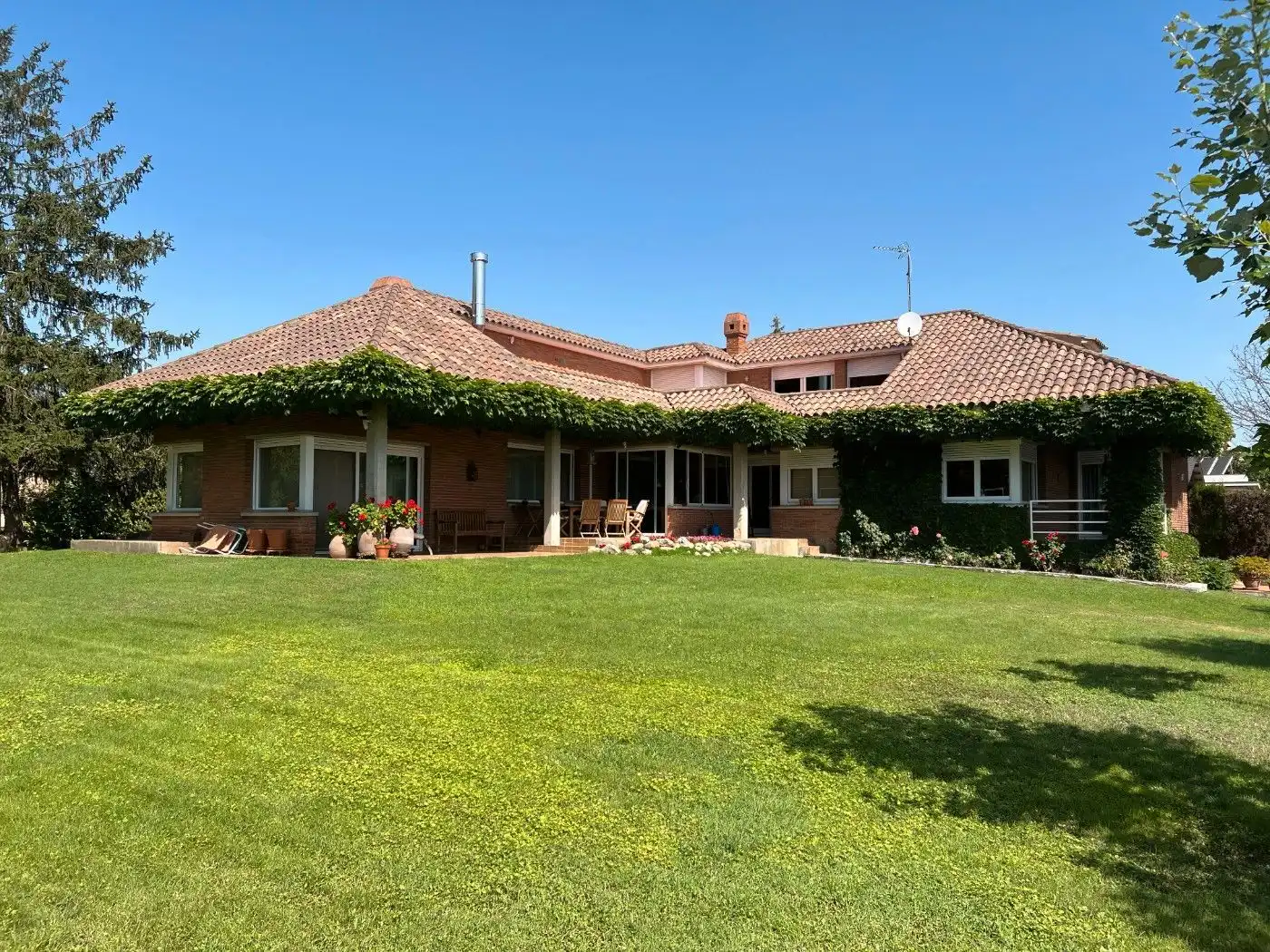 Jardí de Casa o xalet en venda en Canovelles amb Aire condicionat, Calefacció i Jardí privat