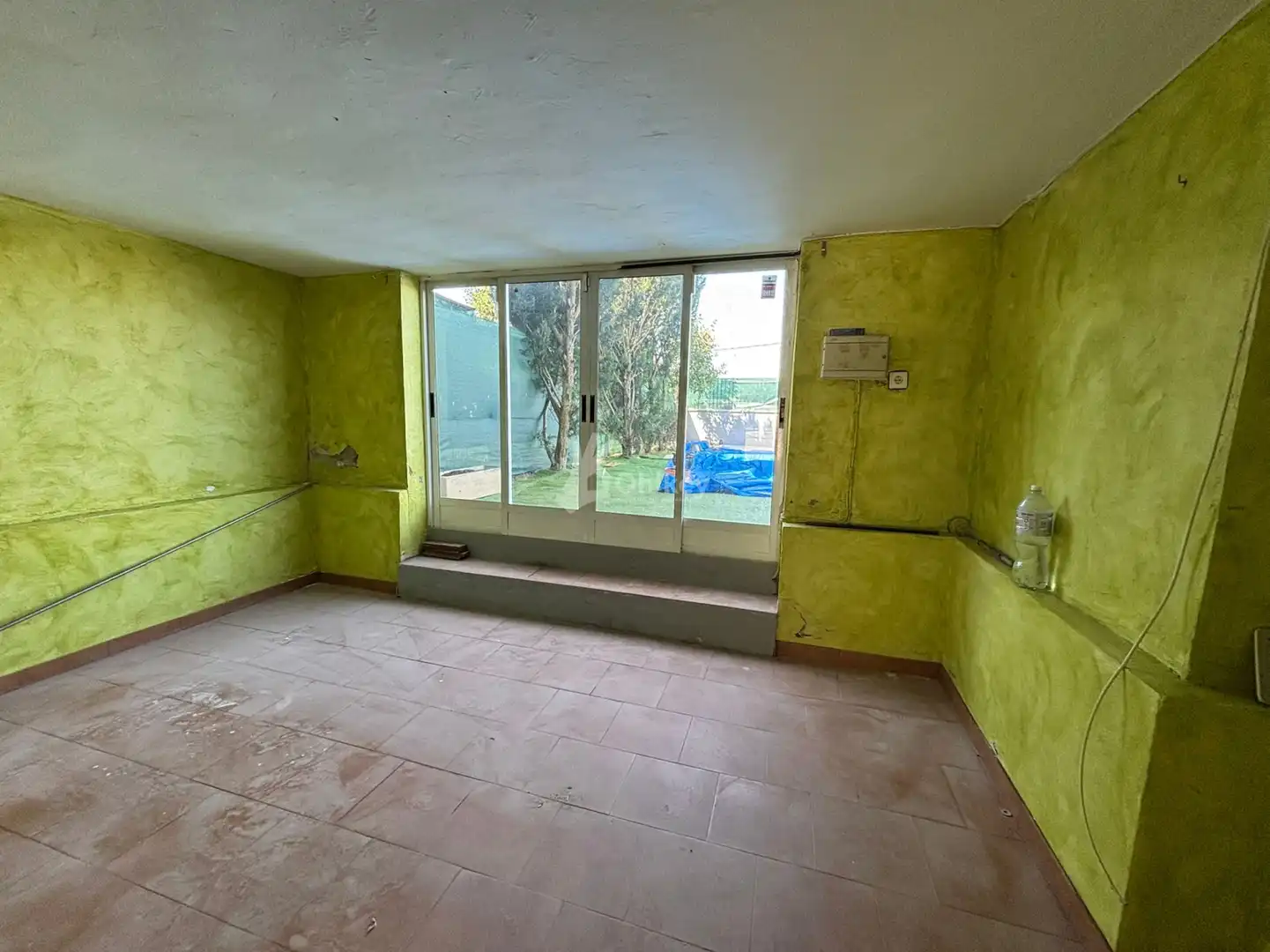 Houses for sale in Onzonilla  with Heating, Parquet flooring and Swimming Pool