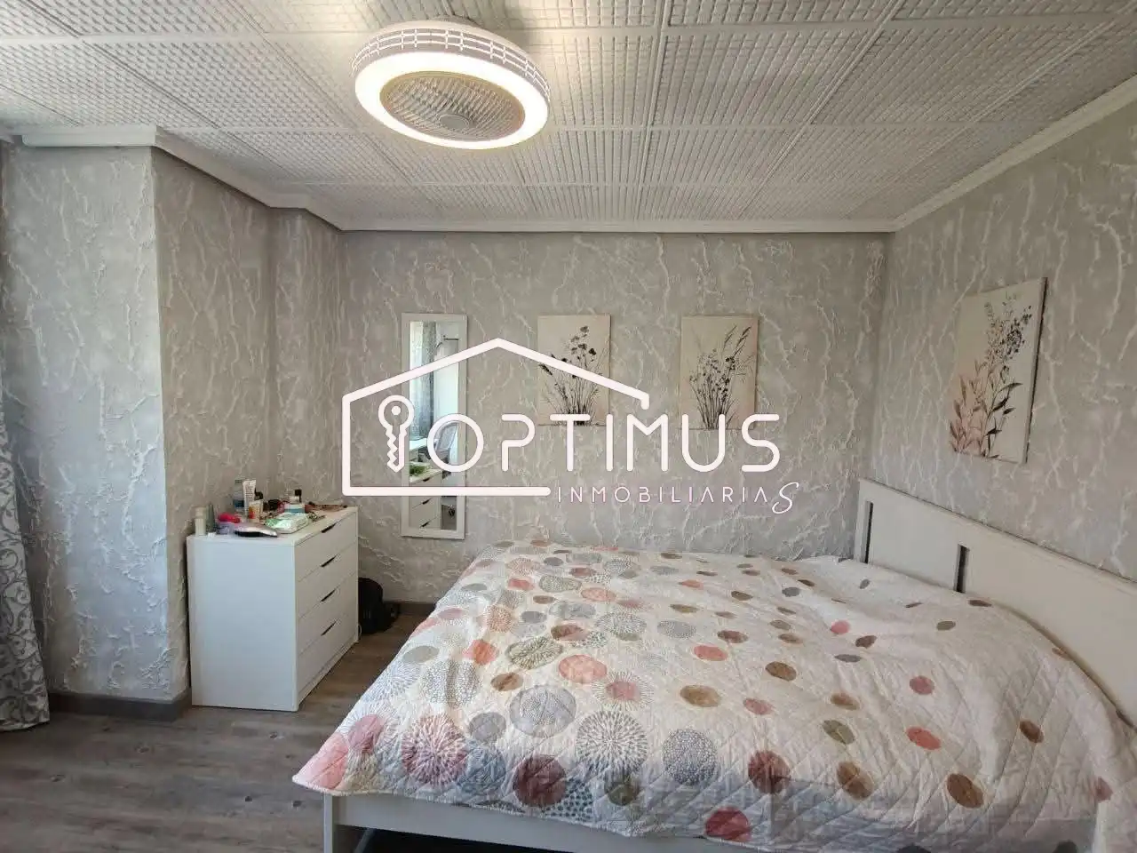 Habitación de Apartamento en venta en Xirivella con Aire acondicionado, Amueblado y Horno