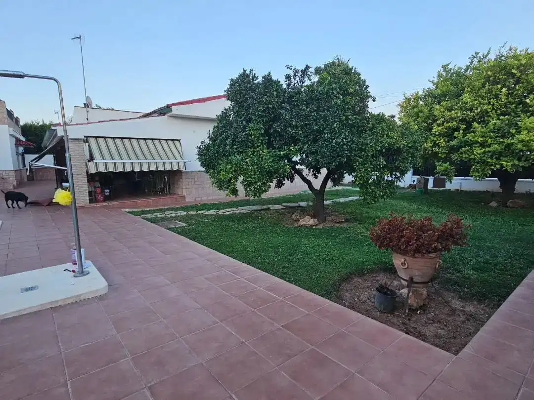 Jardí de Pis en venda en Espartinas amb Aire condicionat, Jardí privat i Piscina