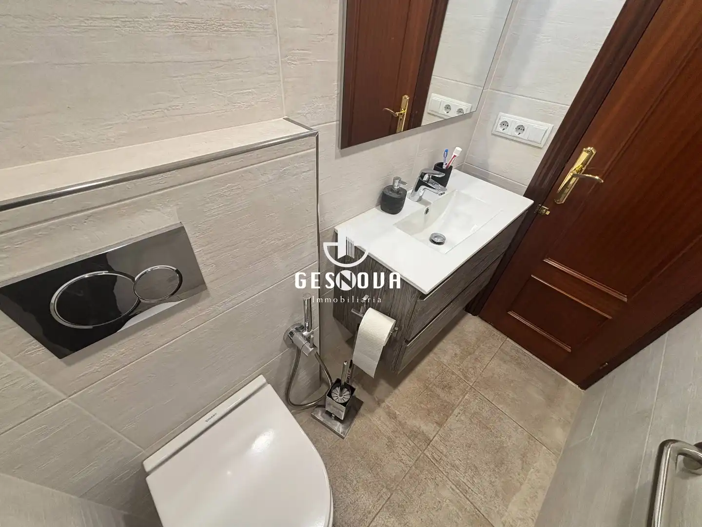Badezimmer von Wohnung zum Verkauf in L'Hospitalet de Llobregat mit Klimaanlage und Heizung