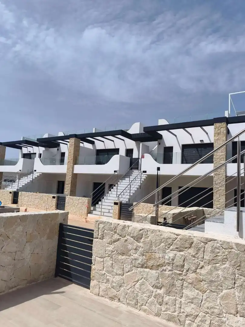 Vista exterior de Casa o xalet en venda en Orihuela amb Aire condicionat, Calefacció i Terrassa