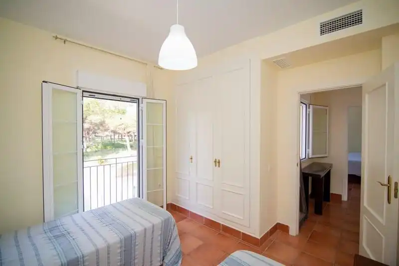 Habitación de Casa o chalet en venta en Chiclana de la Frontera con Aire acondicionado, Jardín privado y Trastero