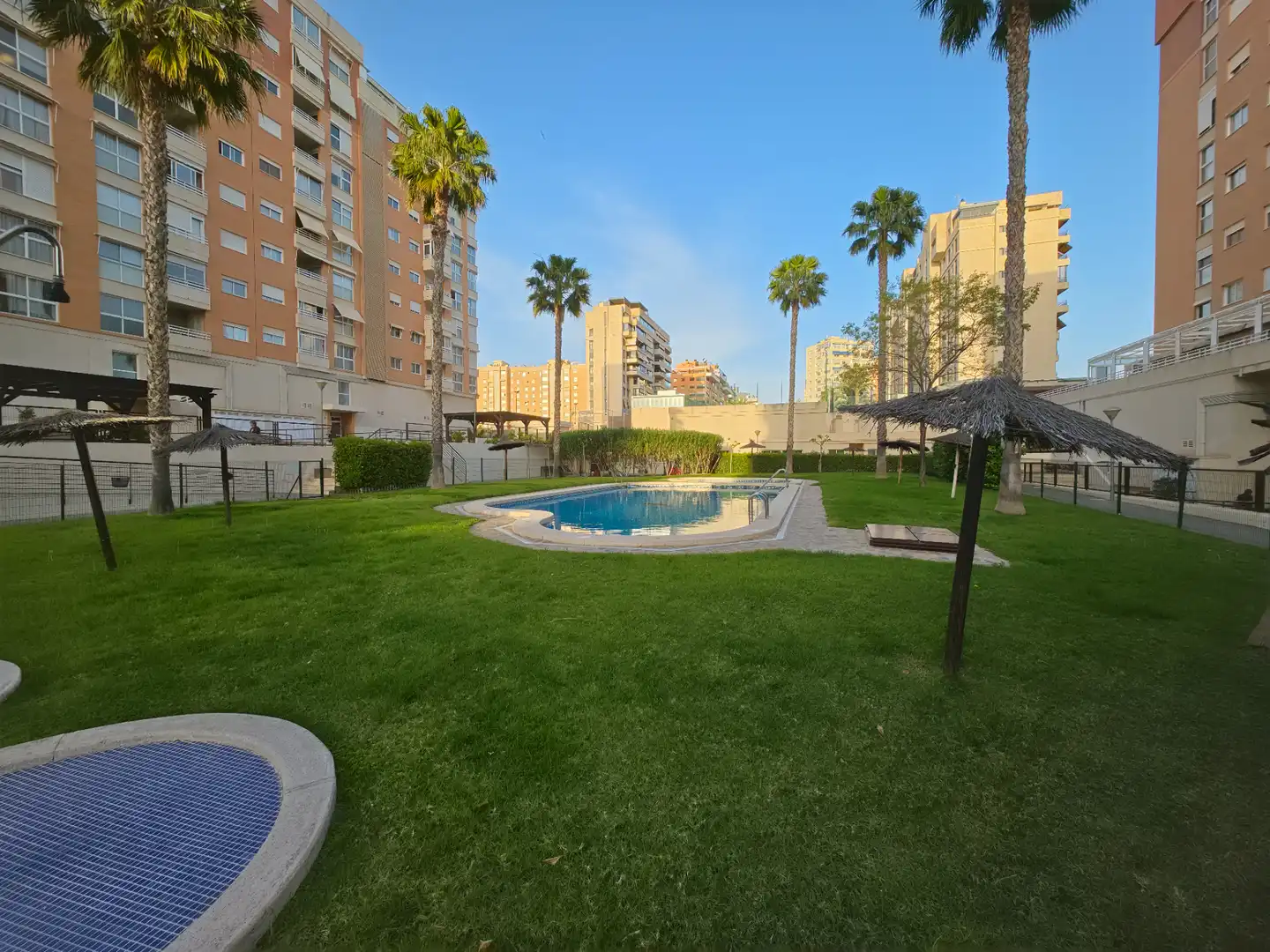 Piscina de Pis en venda en Alicante / Alacant amb Aire condicionat, Terrassa i Piscina comunitària