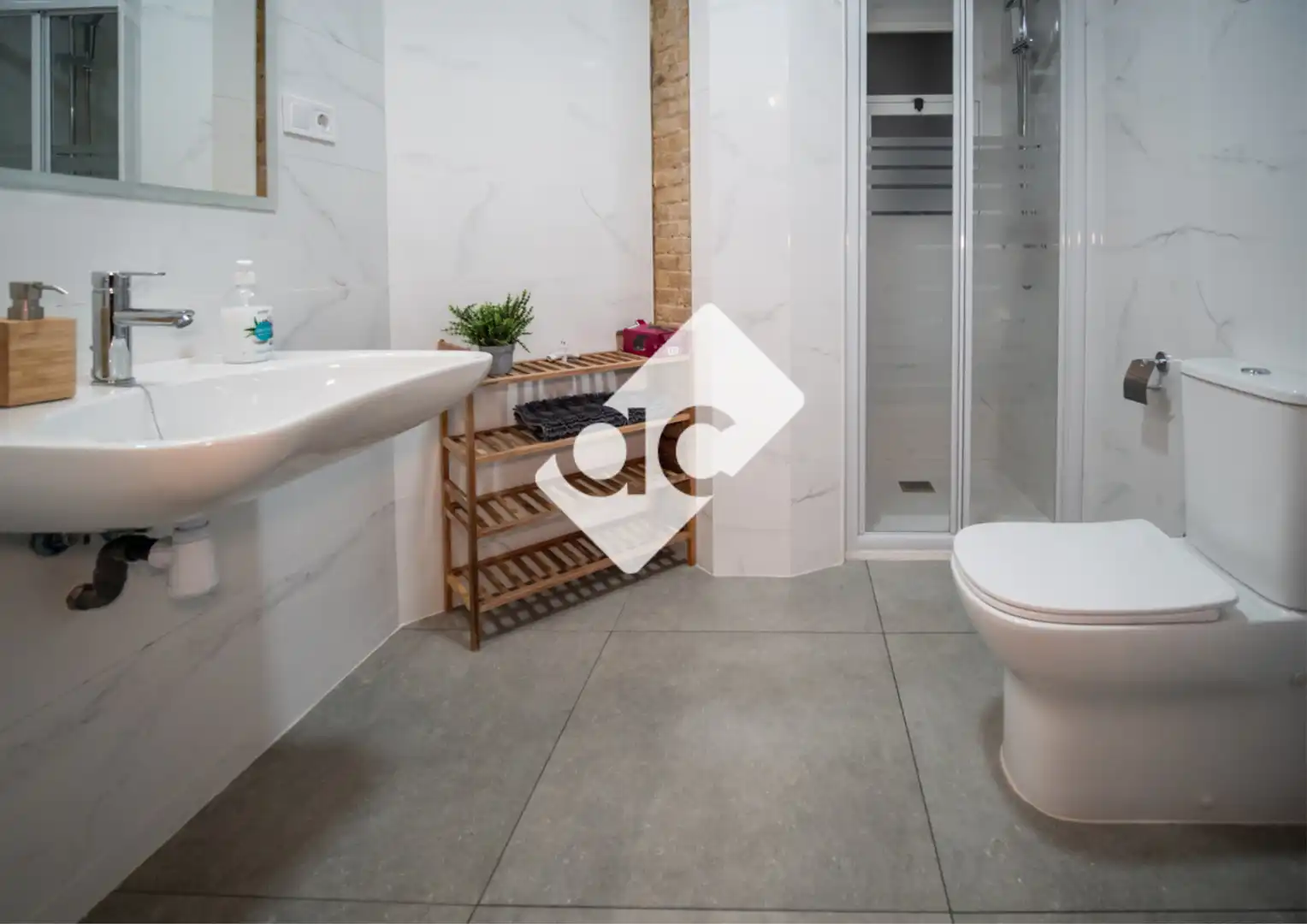 Bany de Apartament de lloguer en Valencia amb Aire condicionat, Calefacció i Parquet