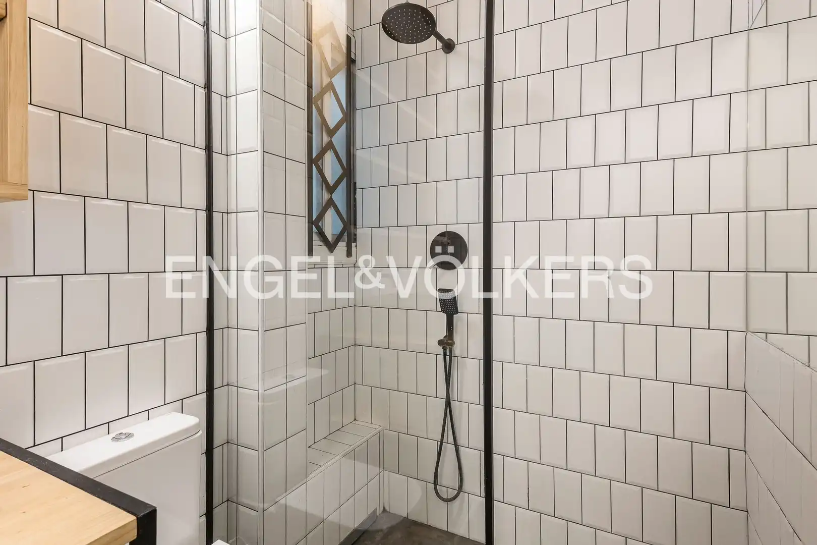 Bathroom of Flat for sale in Barcelona  with Air Conditioner, Heating and Balcony