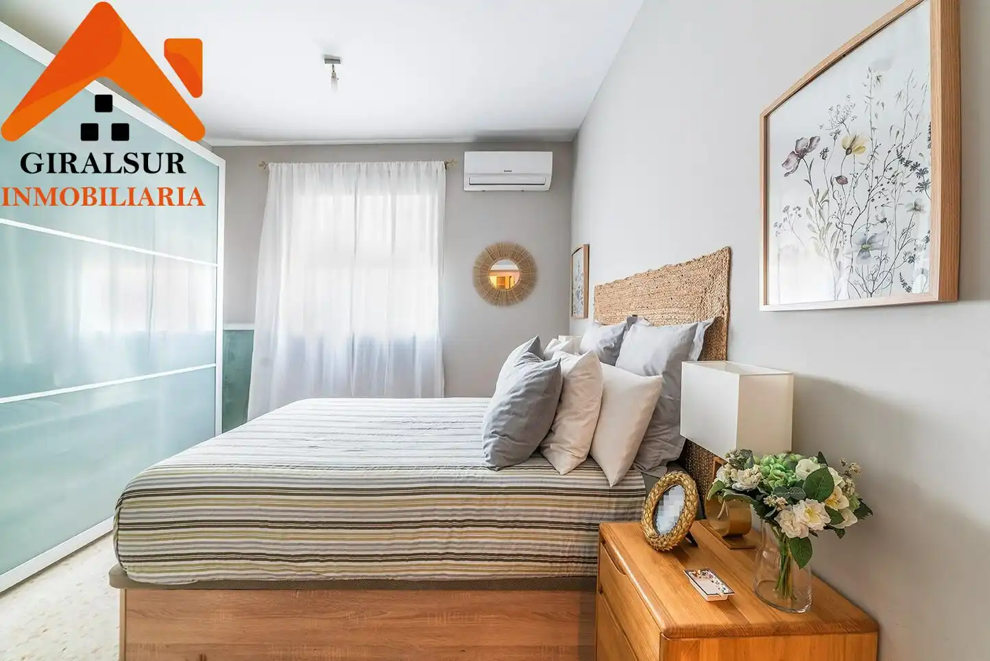 Bedroom of Flat for sale in Sevilla  with Air Conditioner and Storage room