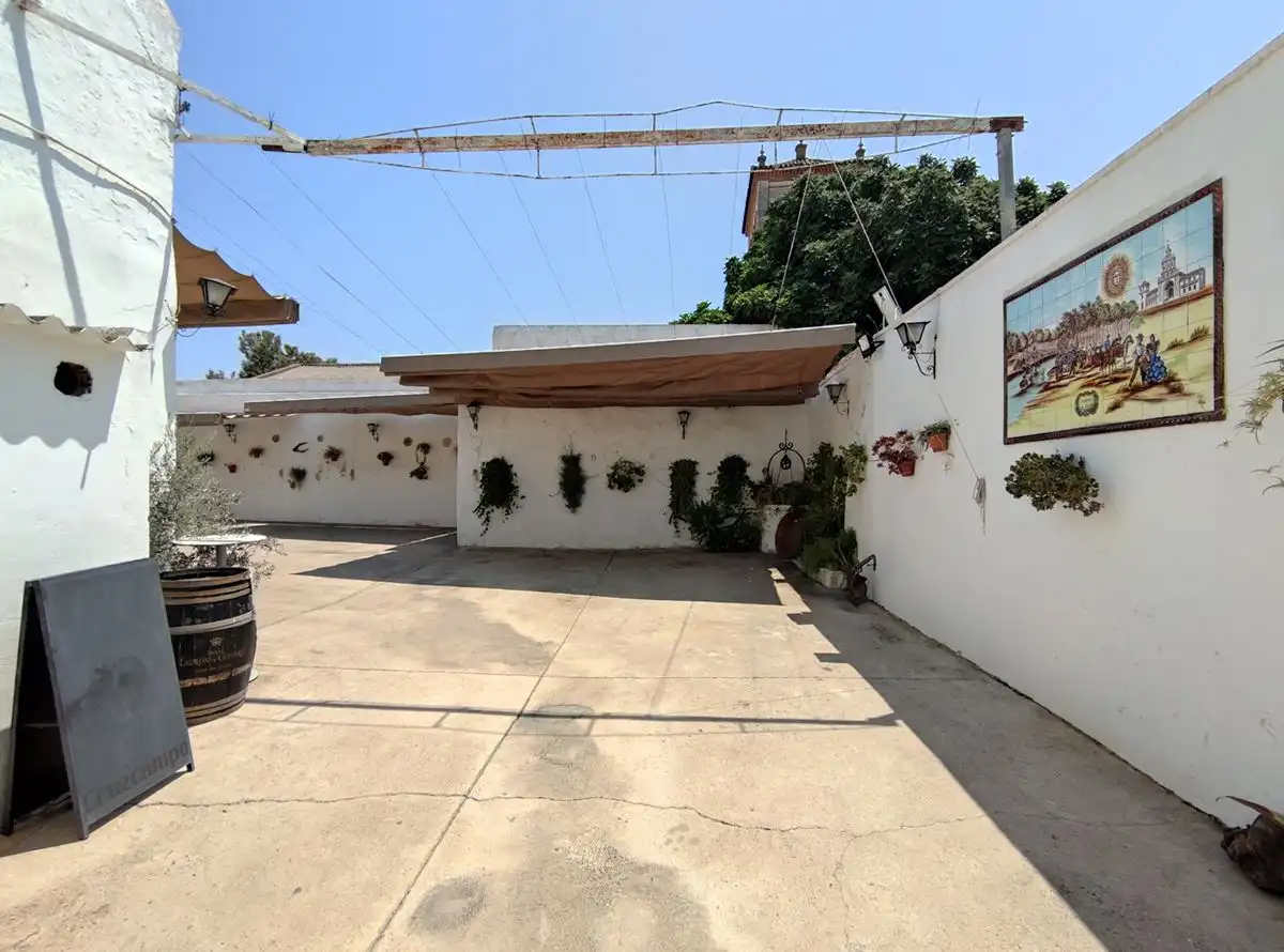 Commercial properties for rent in Palomares del Río  with Air Conditioner