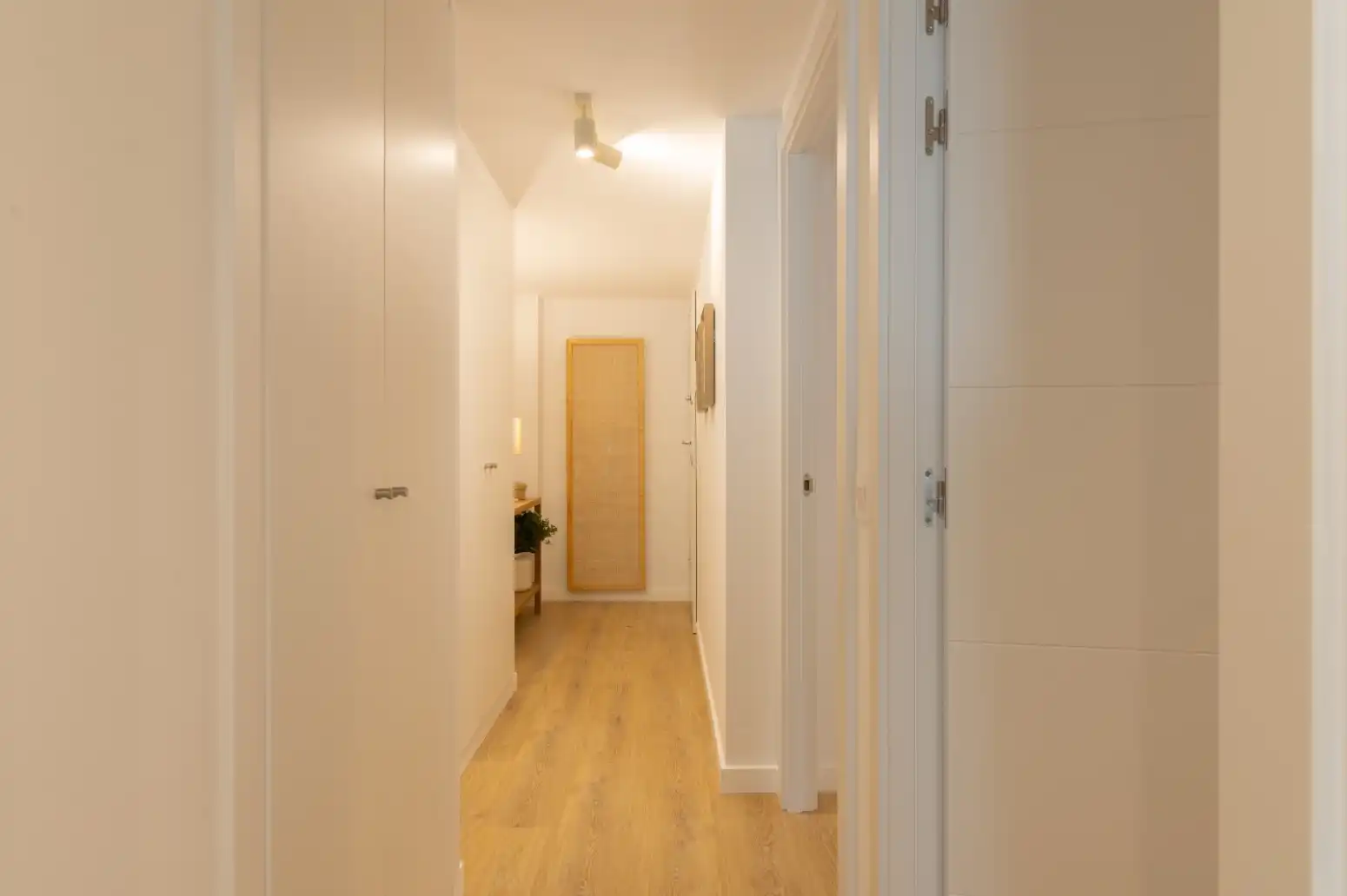 Flat for rent in Valencia  with Air Conditioner, Swimming Pool and Furnished