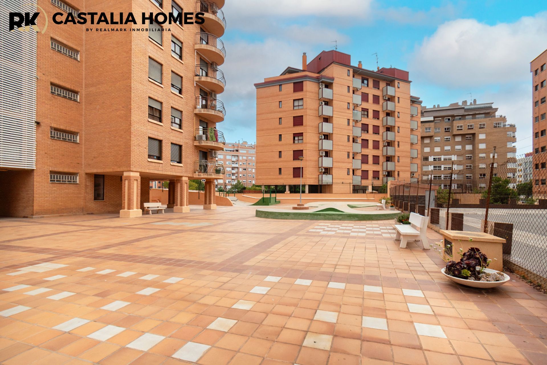Vista exterior de Pis en venda en Castellón de la Plana / Castelló de la Plana amb Calefacció, Terrassa i Traster