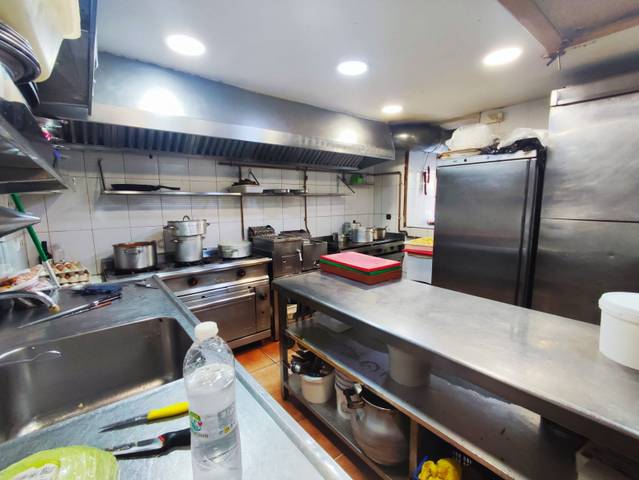 Local comercial en Venta en Sarón - AVENIDA TORRELAVEGA, 12 en Santa María de Cayón