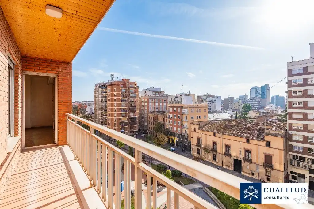Vista exterior de Piso en venta en Castellón de la Plana / Castelló de la Plana con Balcón