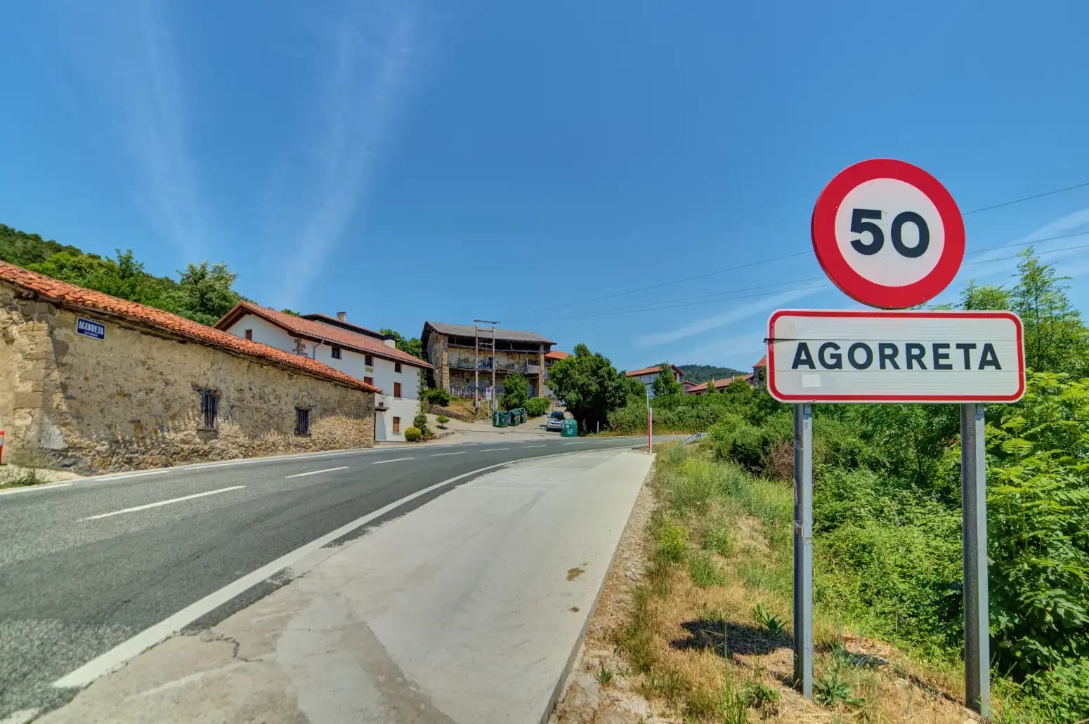 Vista exterior de Casa o xalet en venda en Esteribar amb Jardí privat