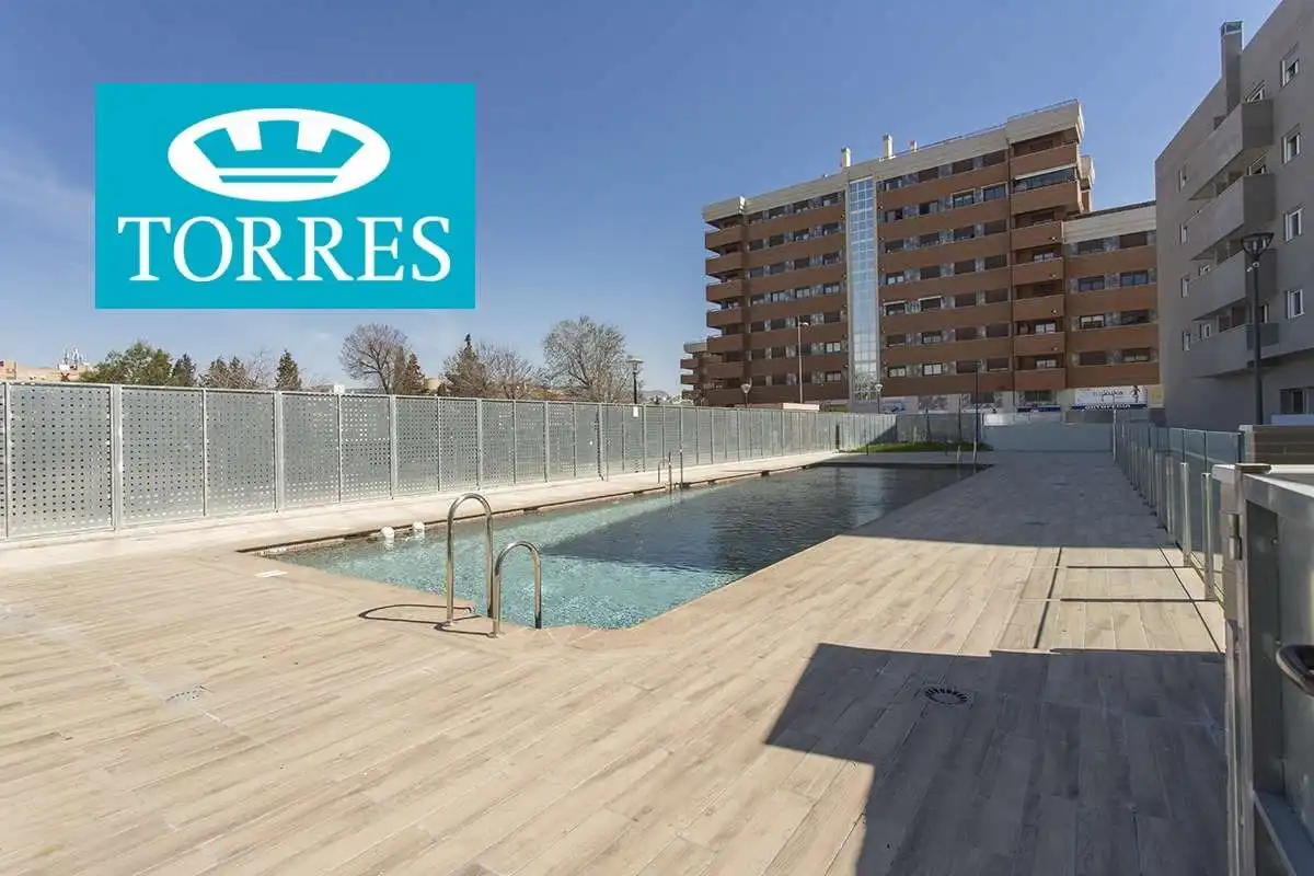 Swimming pool of Flat for rent in Granada  with Heating, Parquet flooring and Terrace