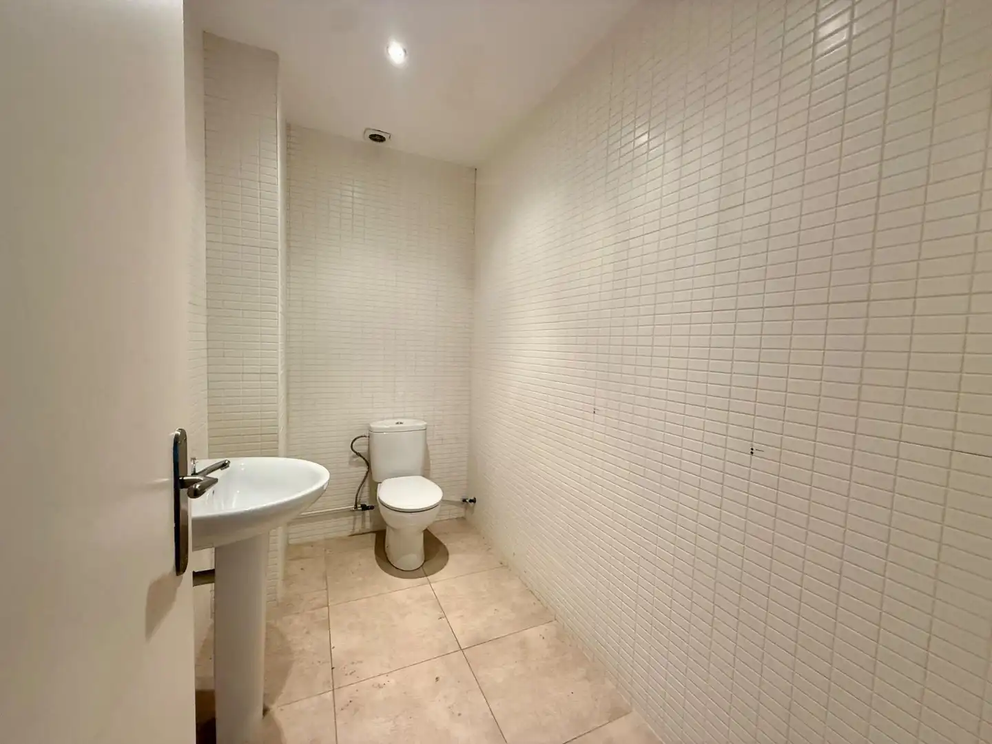 Badezimmer von Fabrikhallen zur Miete in El Masnou