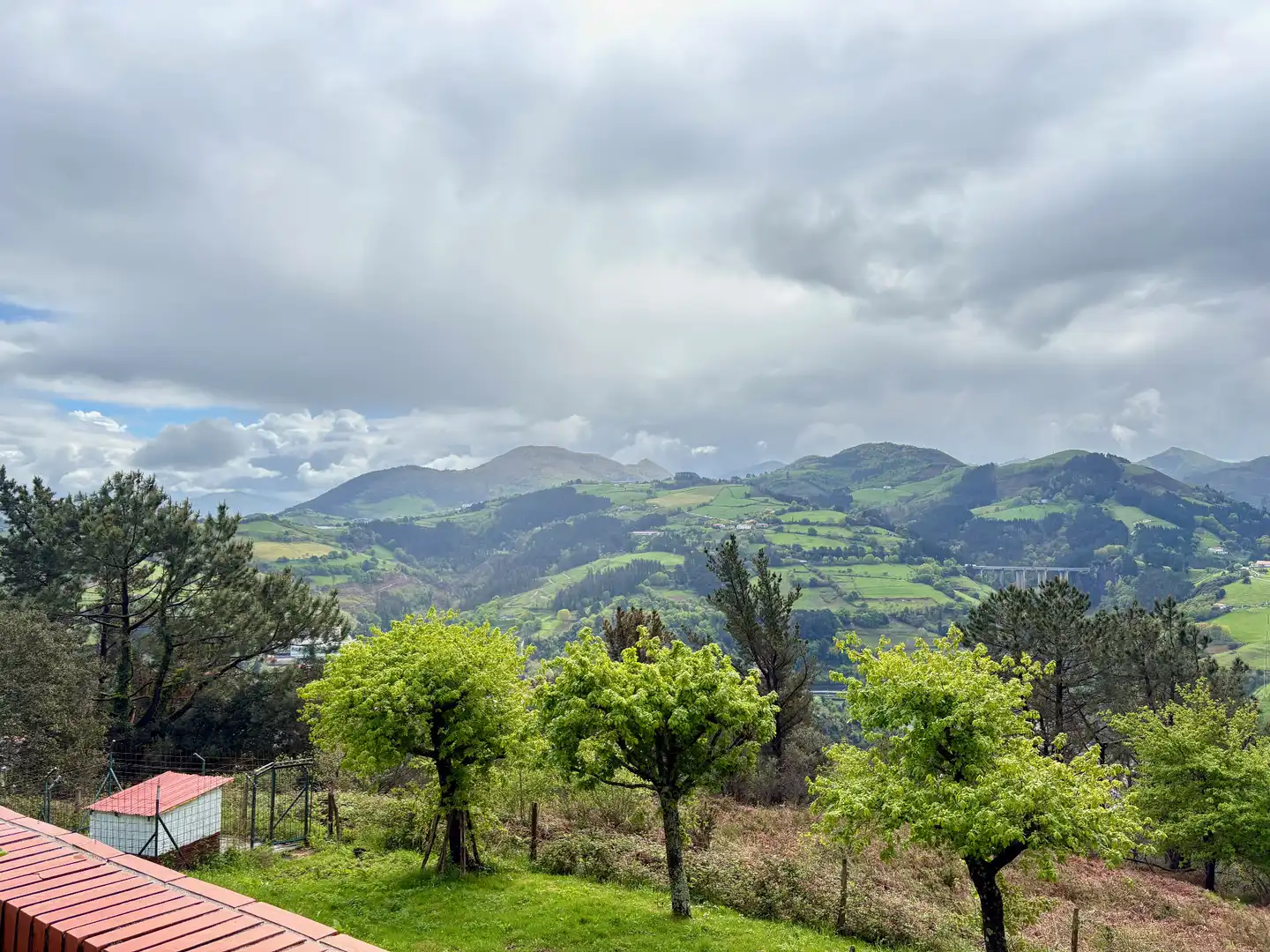 Vista exterior de Casa o xalet en venda en Mutriku amb Jardí privat, Piscina i Moblat