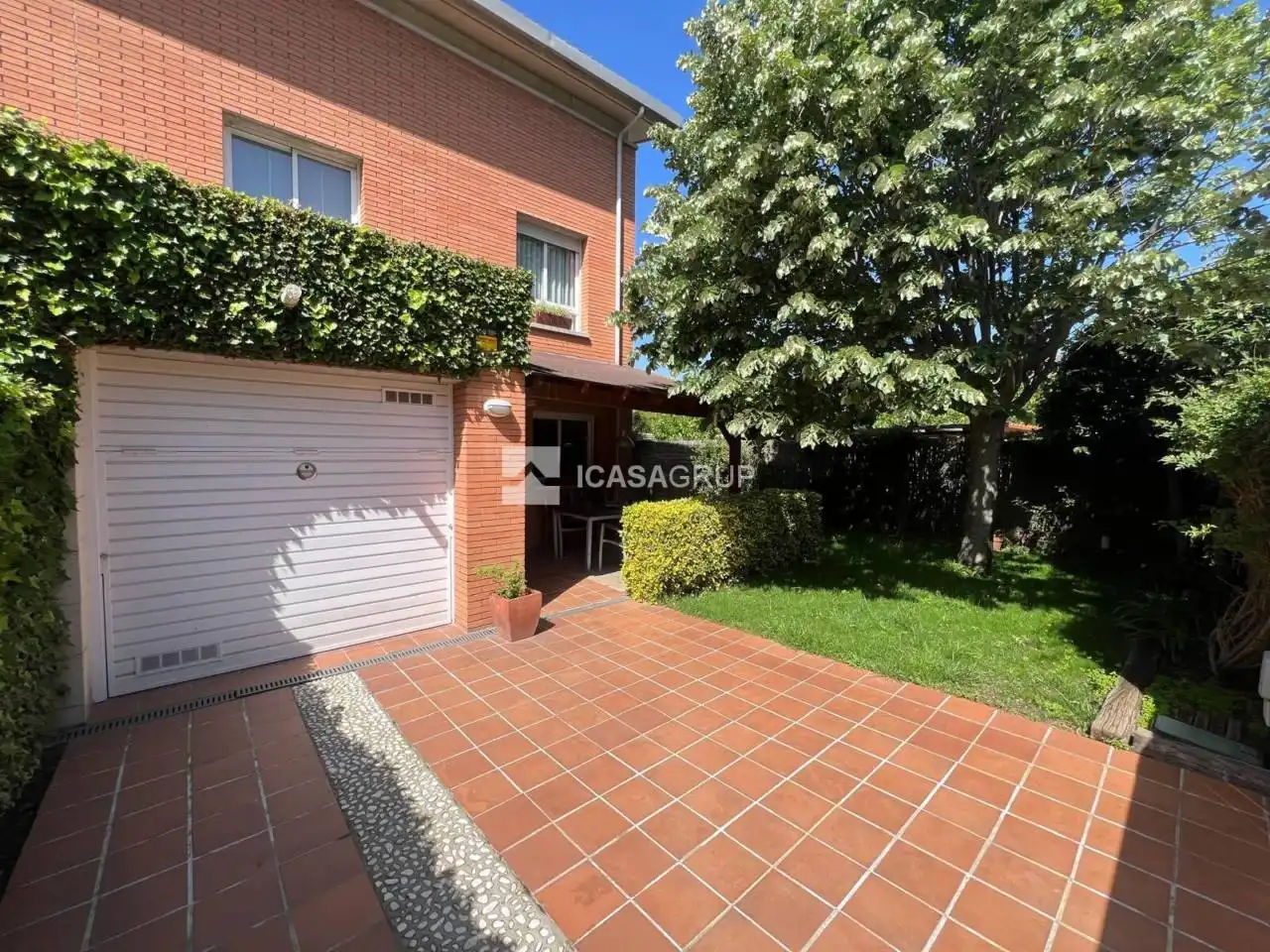 Exterior view of Detached homes for rent in Sant Cugat del Vallès  with Air Conditioner, Heating and Terrace