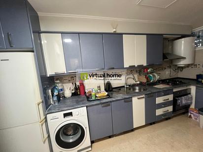 Cuina de Apartament en venda en Benidorm amb Aire condicionat i Piscina comunitària