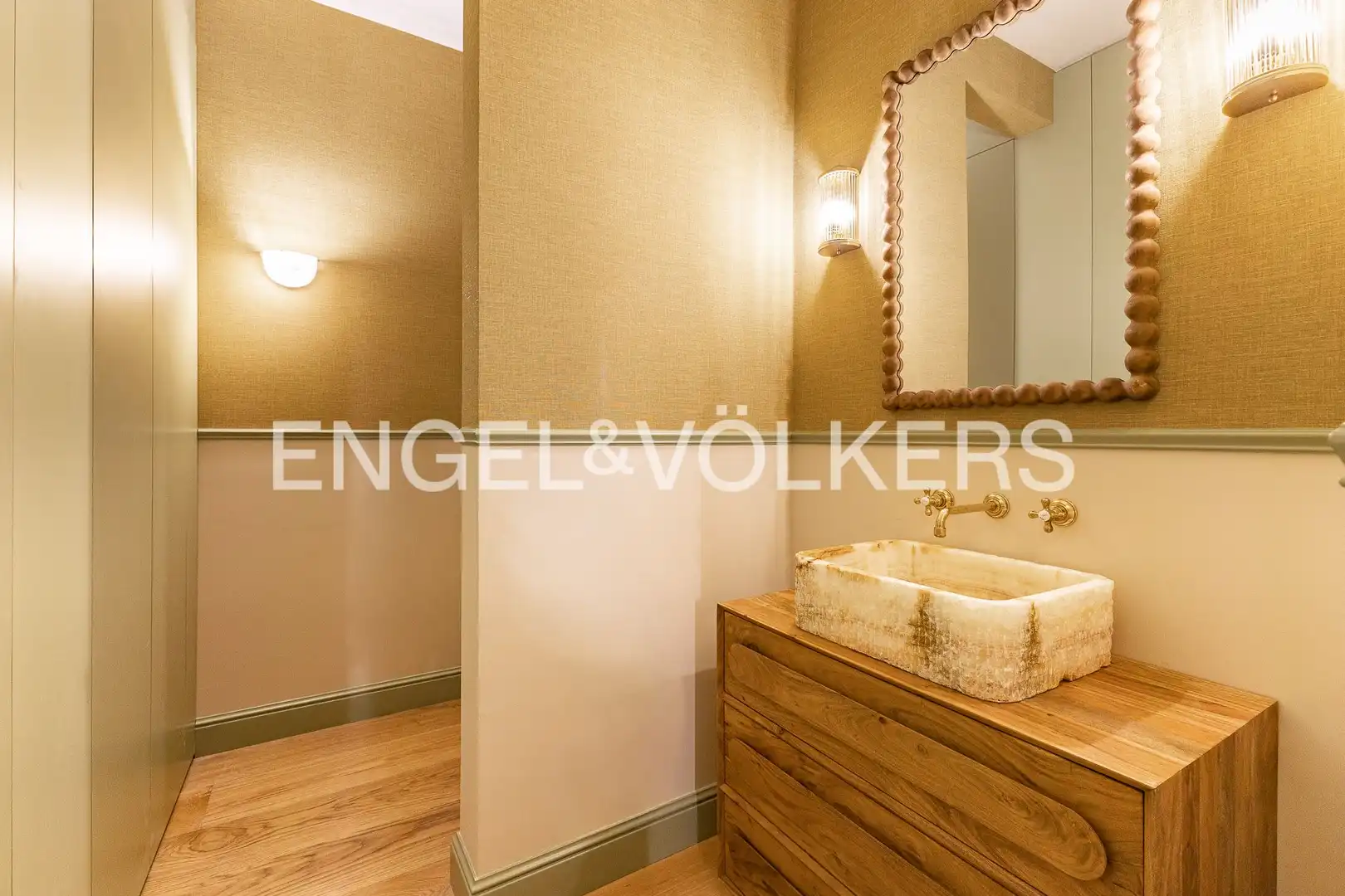 Badezimmer von Wohnung zum Verkauf in Barcelona mit Klimaanlage, Heizung und Parkett
