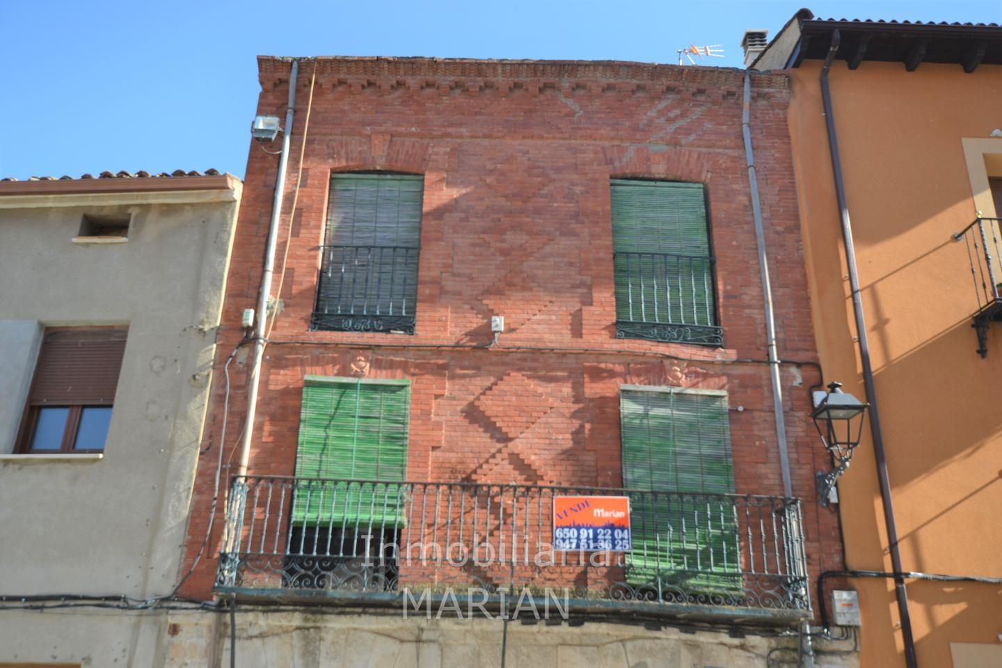 Vista exterior de Casa o xalet en venda en Tórtoles de Esgueva amb Calefacció, Terrassa i Traster