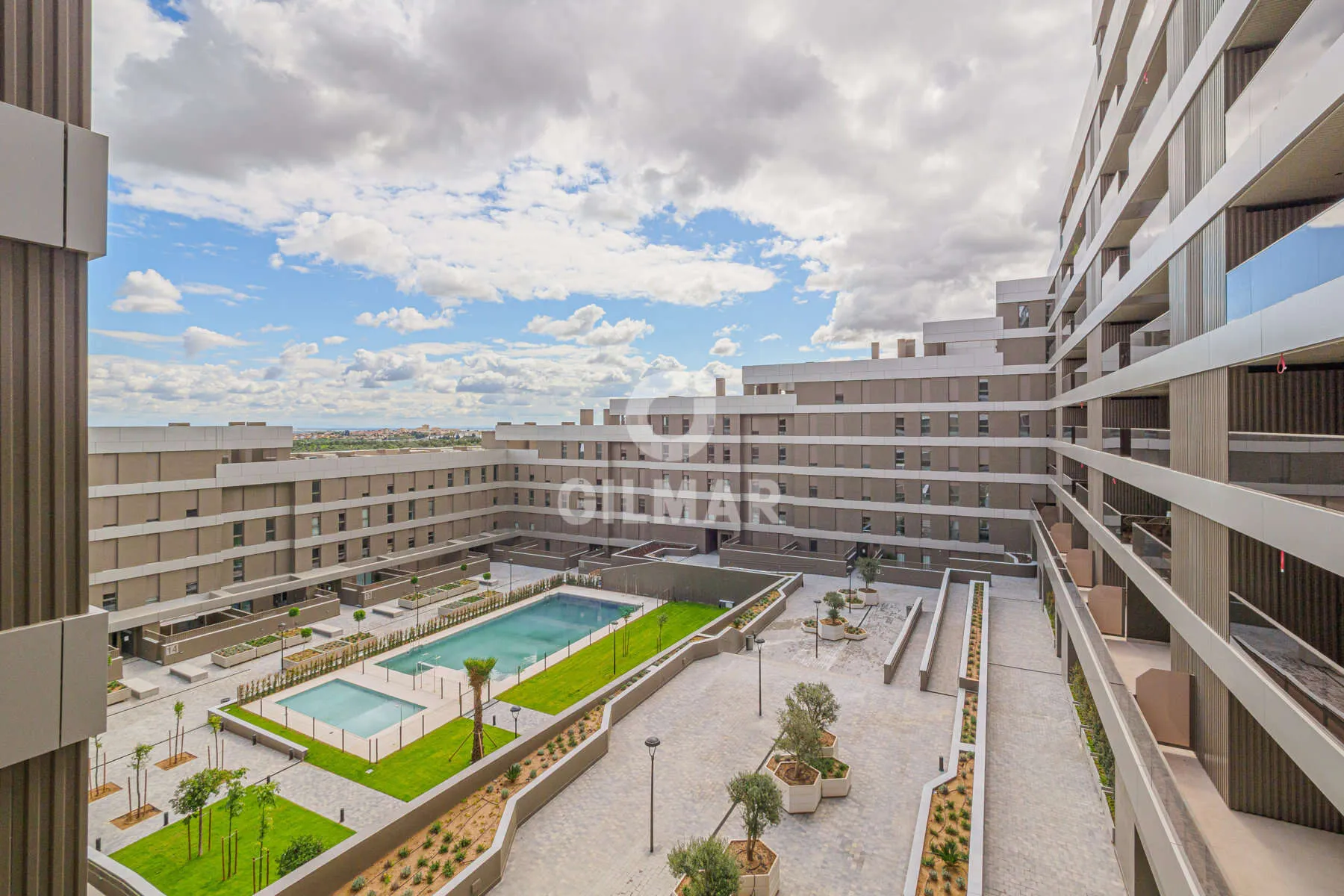 Vista exterior de Pis en venda en Tomares amb Calefacció, Jardí privat i Traster