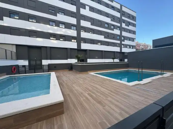Piscina de Apartament en venda en Alicante / Alacant amb Aire condicionat, Calefacció i Terrassa