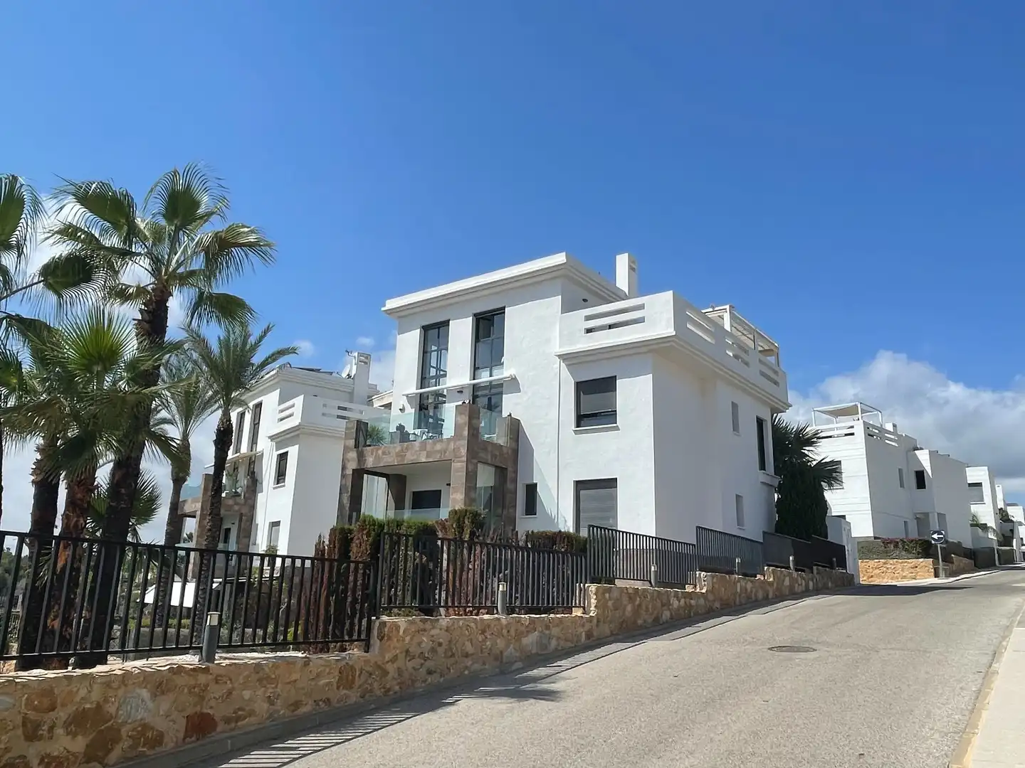 Vista exterior de Àtic en venda en Orihuela amb Terrassa i Piscina comunitària