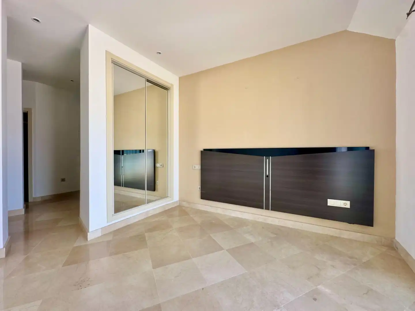 Ático con ascensor en venta en Castillo Sohail - Myramar, imagen 16