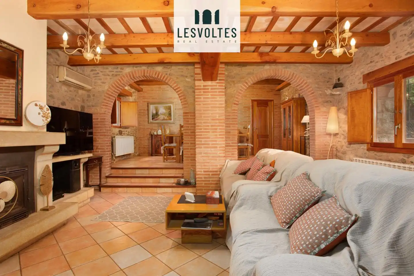 Sala d'estar de Casa o xalet en venda en Juià amb Aire condicionat, Calefacció i Jardí privat