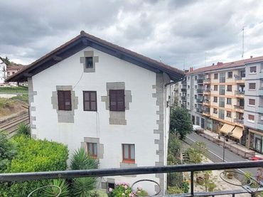 Appartamento con balcone in vendita a Juan Bautista Erro Kalea
