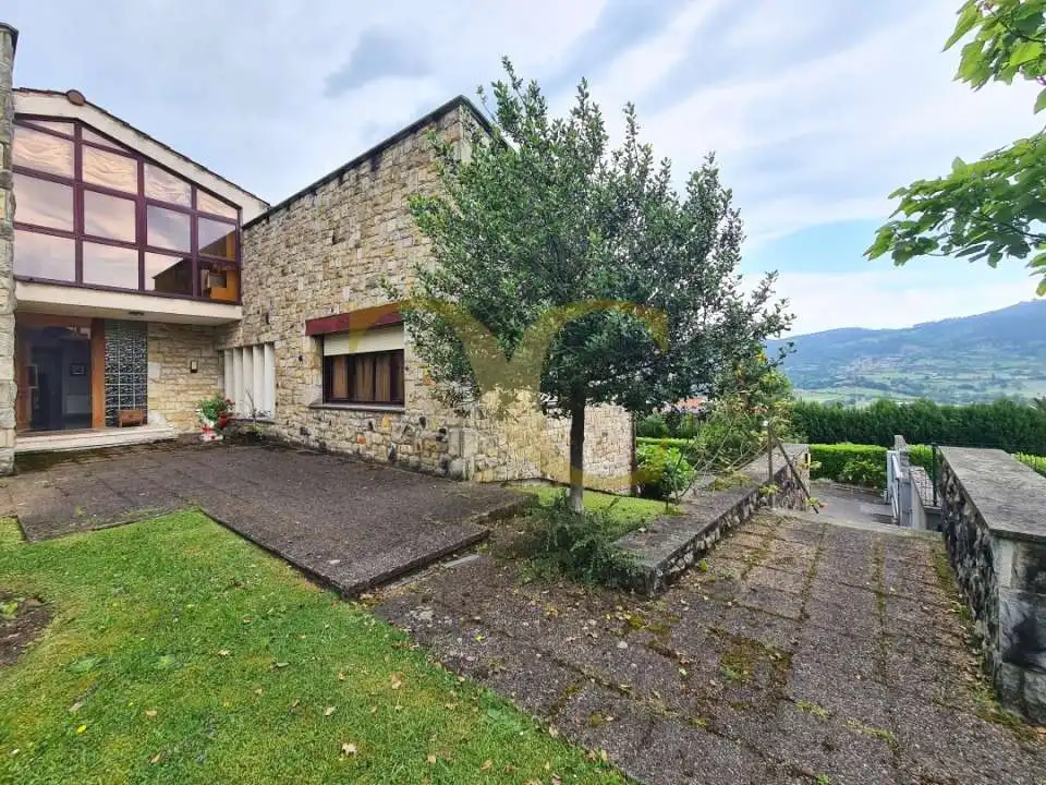 Jardí de Casa o xalet en venda en Oviedo  amb Calefacció, Jardí privat i Terrassa