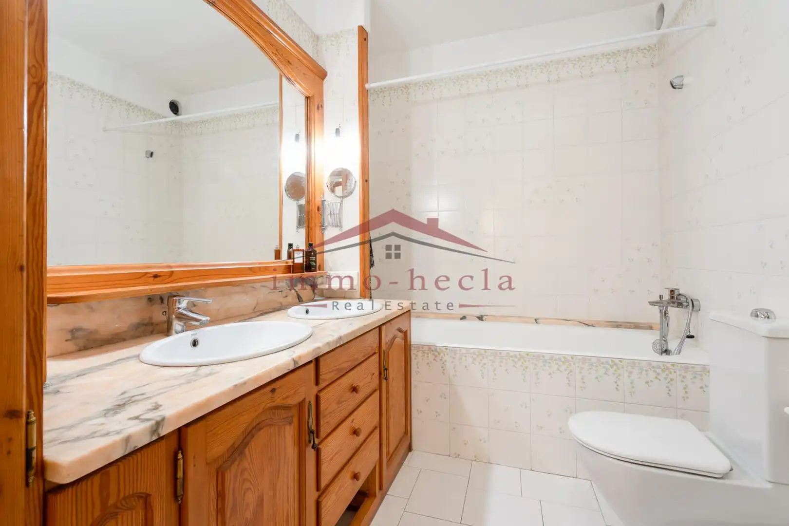 Badezimmer von Einfamilien-Reihenhaus zum Verkauf in Vilanova del Camí mit Heizung, Terrasse und Abstellraum