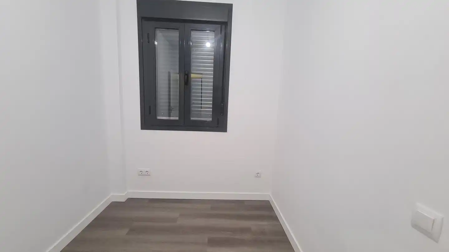 Habitación de Planta baja en venta en La Adrada  con Calefacción, Terraza y Trastero