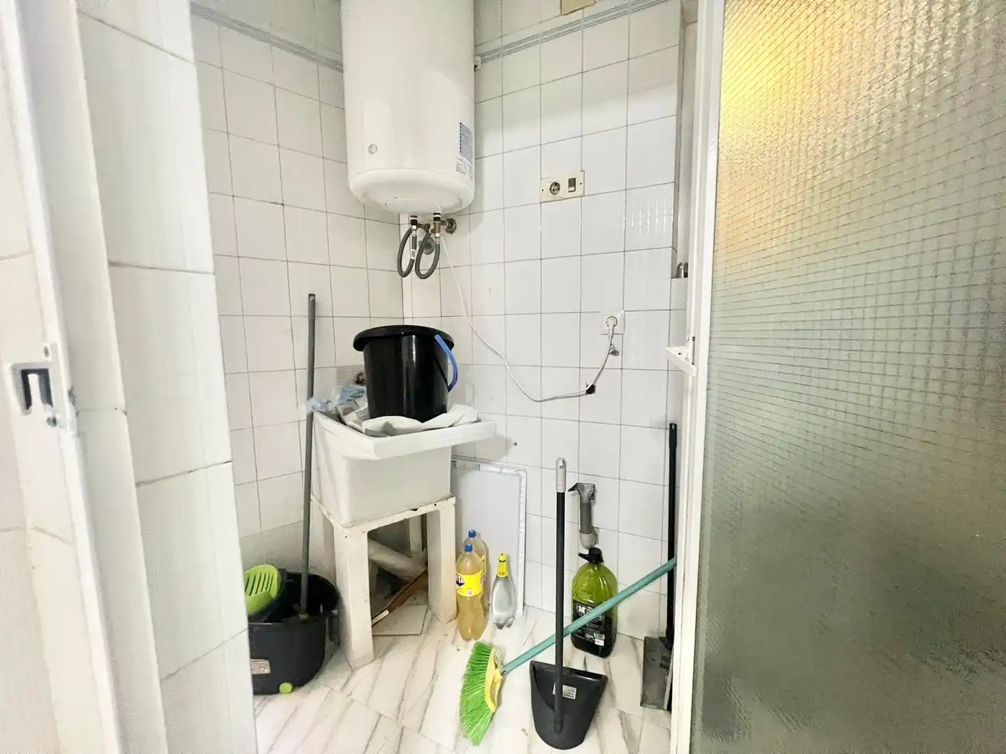 Baño de Apartamento de alquiler en Torrevieja con Terraza, Amueblado y Lavadora