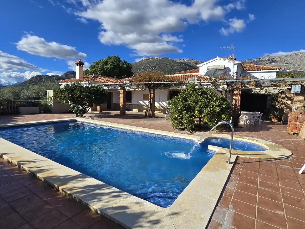 Vista exterior de Casa o chalet en venta en Periana con Aire acondicionado, Terraza y Piscina