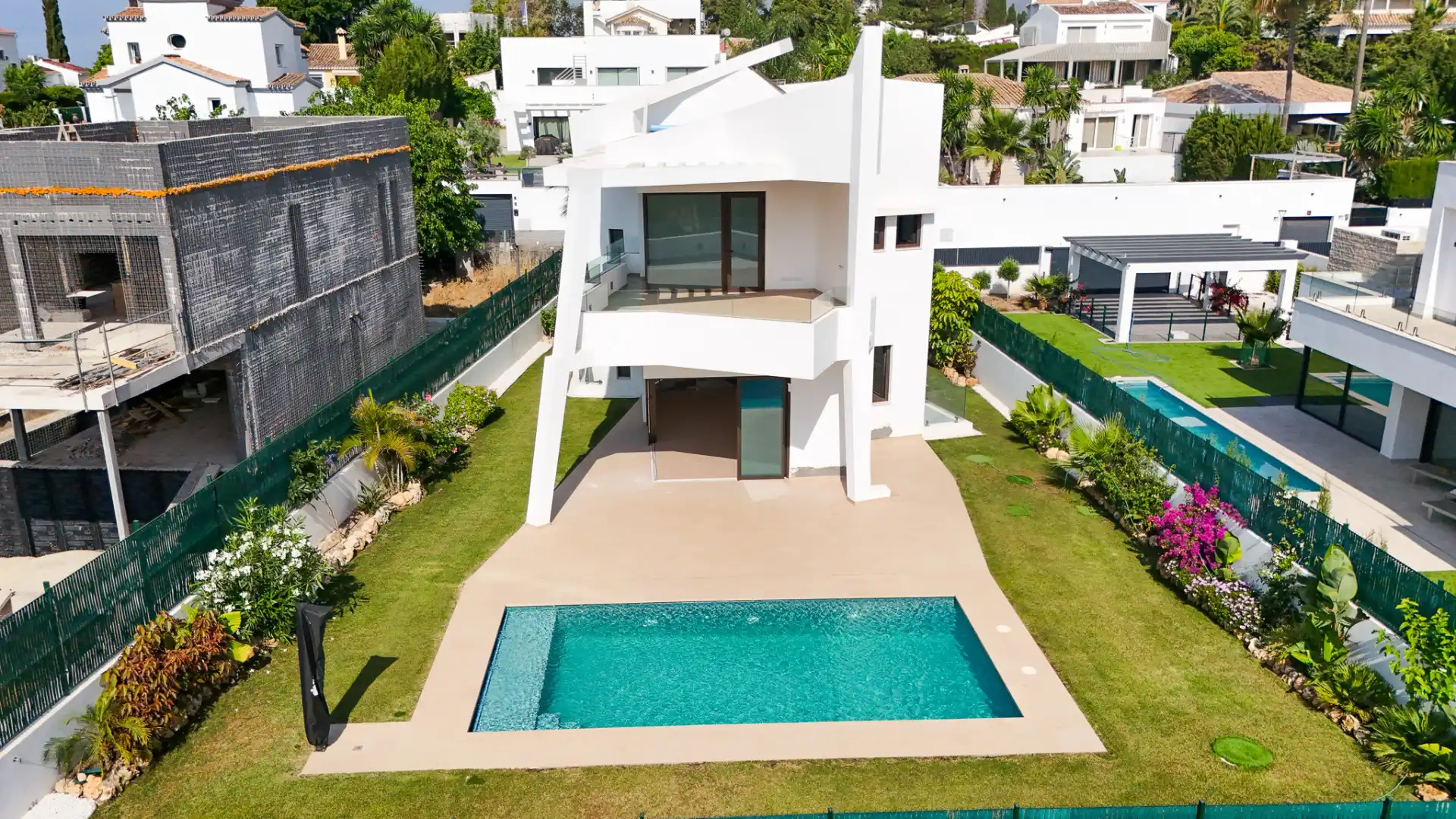 Vista exterior de Casa o chalet en venta en Estepona con Aire acondicionado, Jardín privado y Terraza