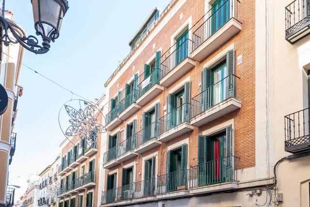 Piso en Alquiler en Calle de Moratín en Cortes - Huertas