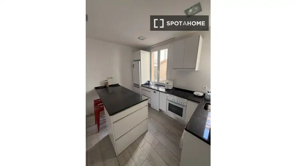 Cuina de Pis de lloguer en  Madrid Capital amb Aire condicionat, Calefacció i Moblat