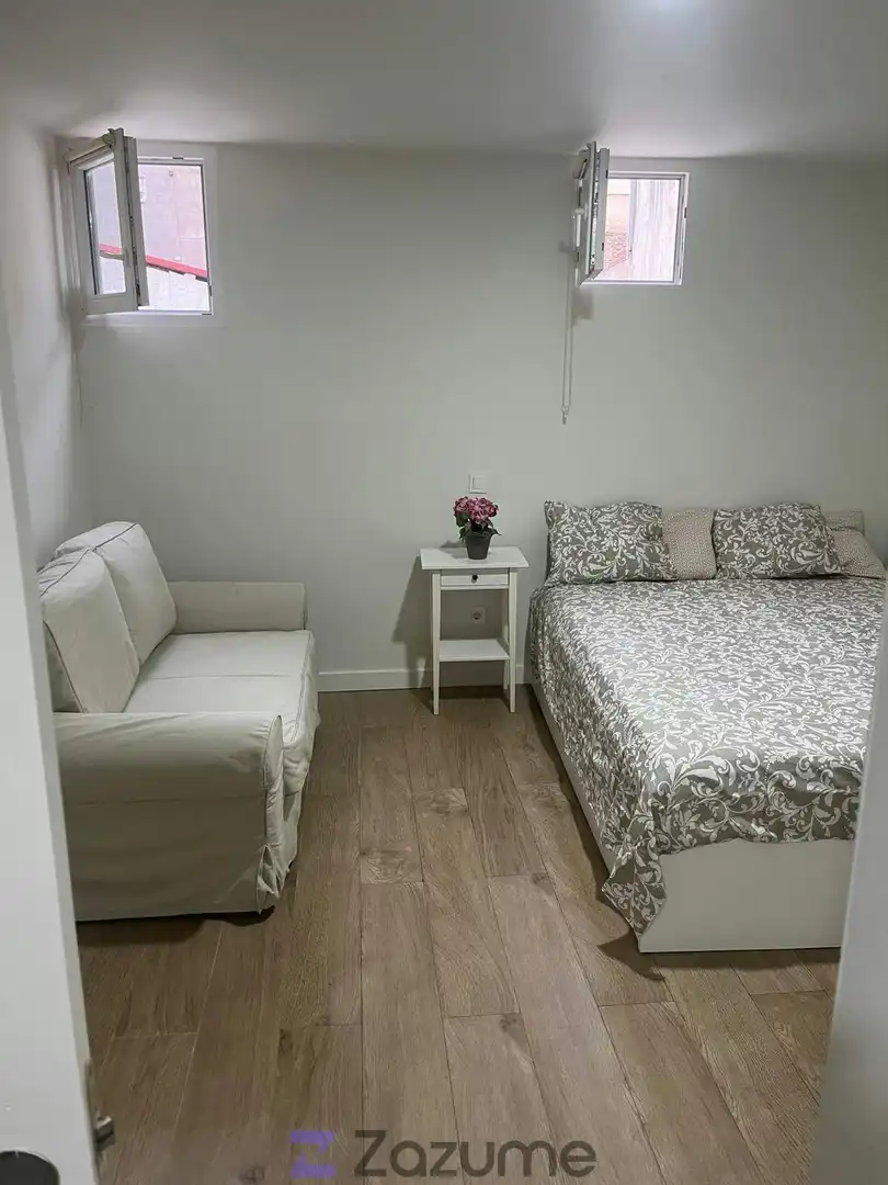 Dormitori de Apartament de lloguer en Madrid amb Aire condicionat, Calefacció i Parquet