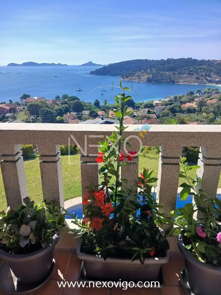 Terraza de Casa o chalet en venta en Cangas  con Calefacción, Jardín privado y Parquet