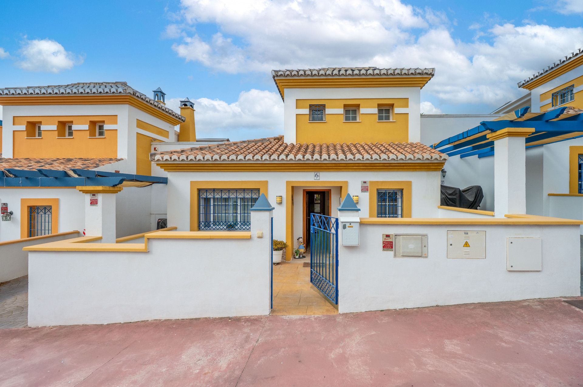Vista exterior de Casa adosada en venta en Mijas con Aire acondicionado, Jardín privado y Terraza