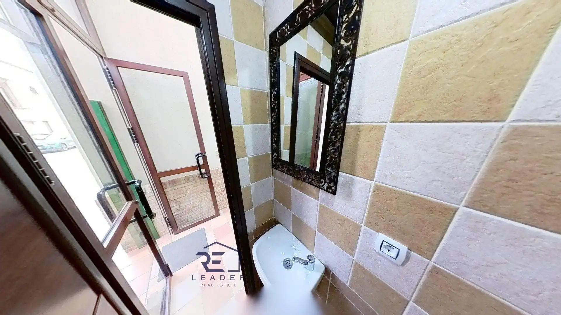 Baño de Casa adosada en venta en Guillena con Aire acondicionado, Terraza y Trastero