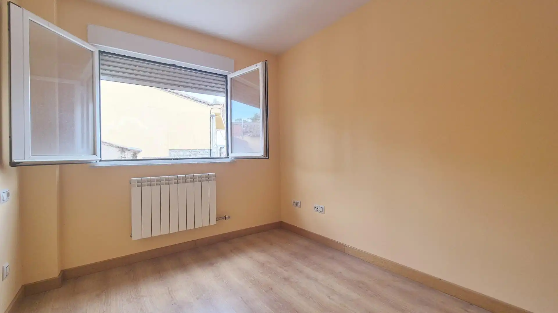 Schlafzimmer von Wohnungen zum Verkauf in San Cristóbal de la Cuesta mit Heizung