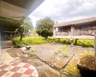 Casa o xalet en venda en Meaño amb Jardí privat